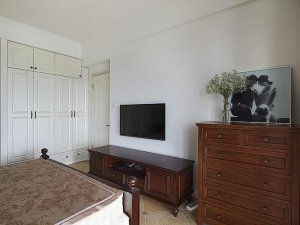 白色酒柜效果图 美式卧室整体衣柜图片